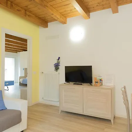 Residenze Lariane Apartment
